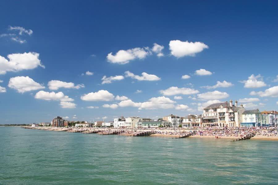 Panoramic Sea Views In Beachfront Apt W Balcony Bognor Regis Eksteriør billede