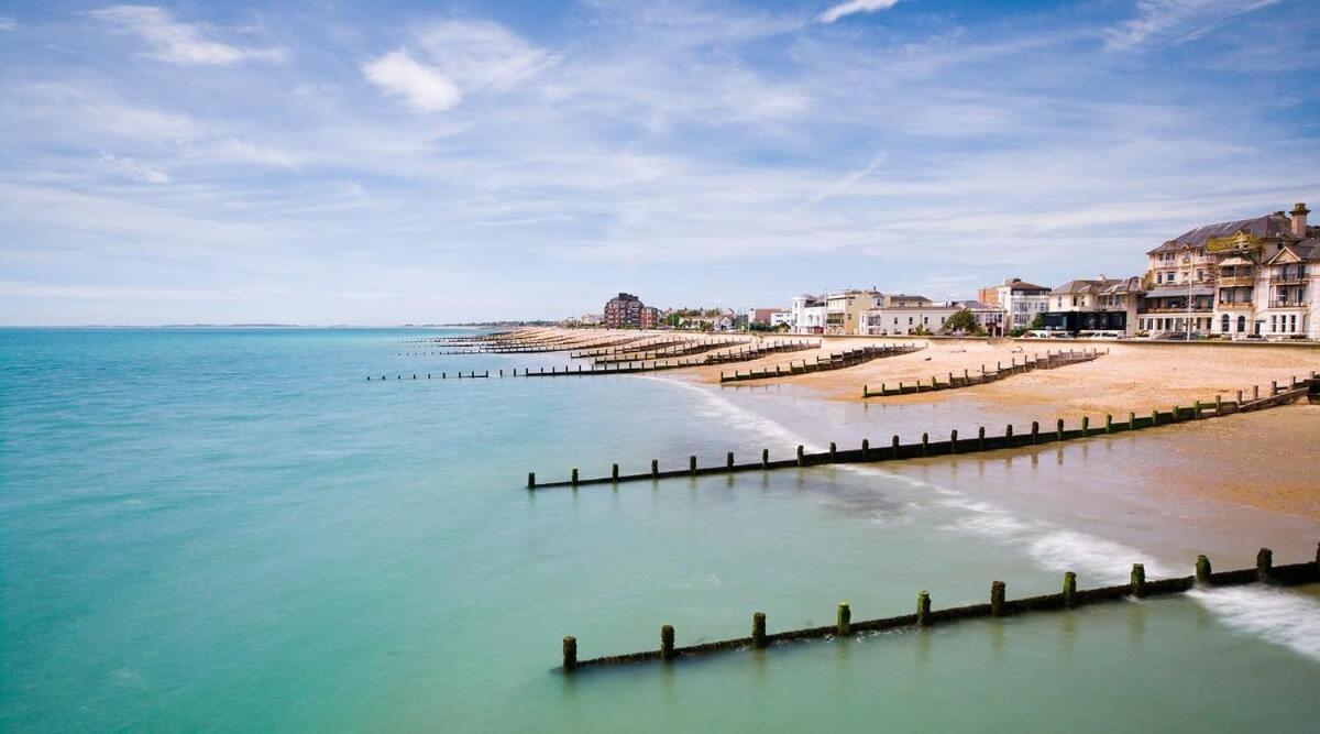 Panoramic Sea Views In Beachfront Apt W Balcony Bognor Regis Eksteriør billede