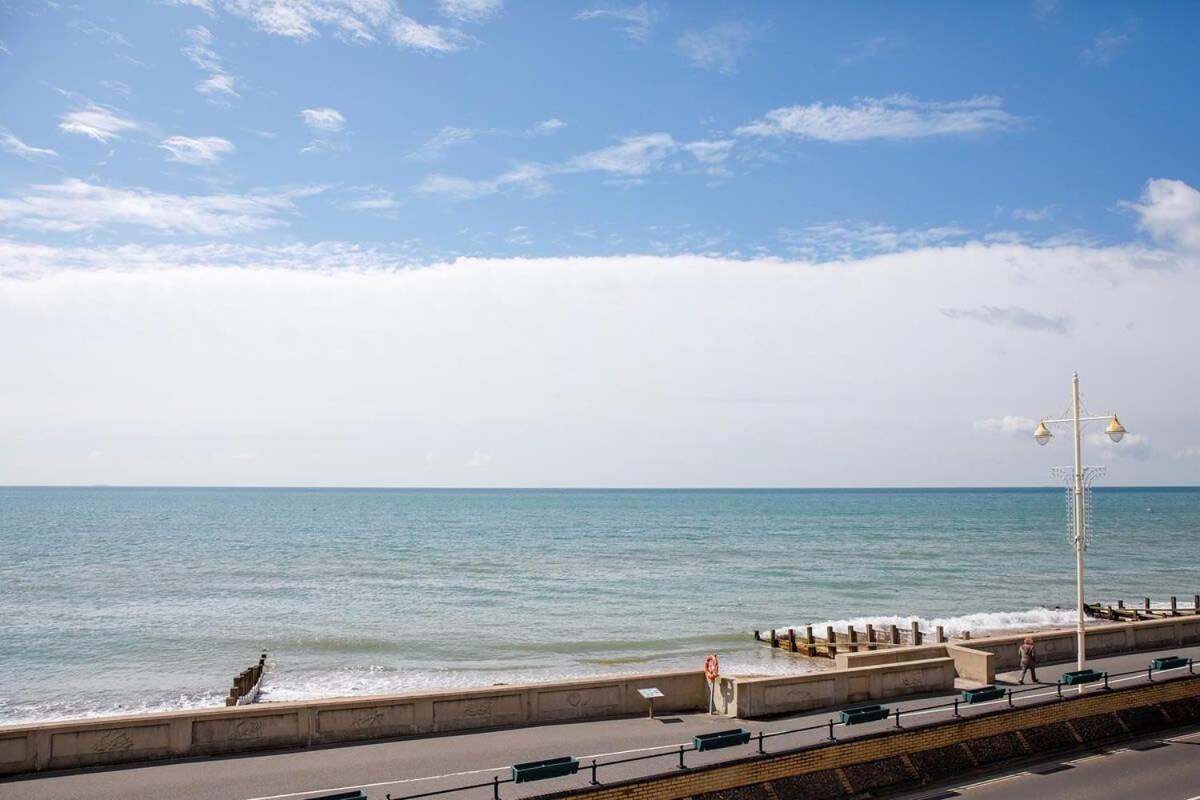 Panoramic Sea Views In Beachfront Apt W Balcony Bognor Regis Eksteriør billede